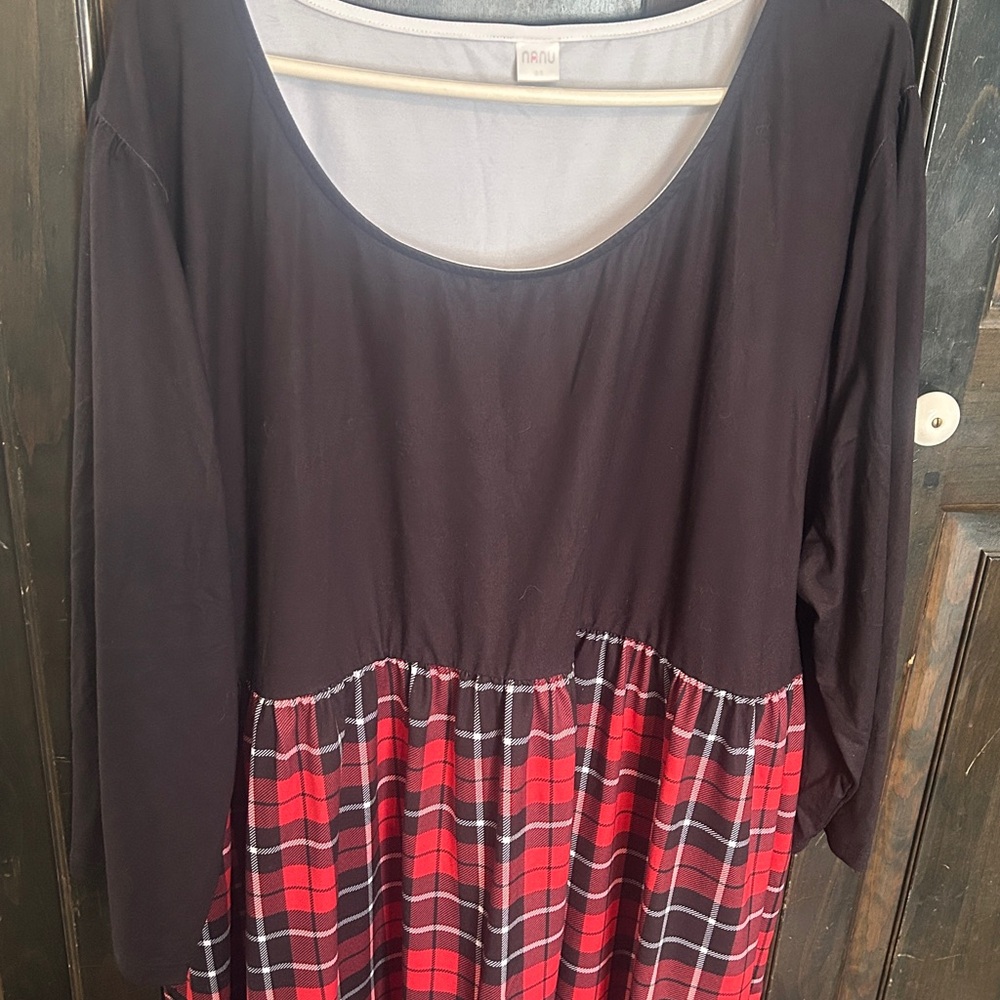 Nano Elegant Black and Red Checkered Maxi Dress